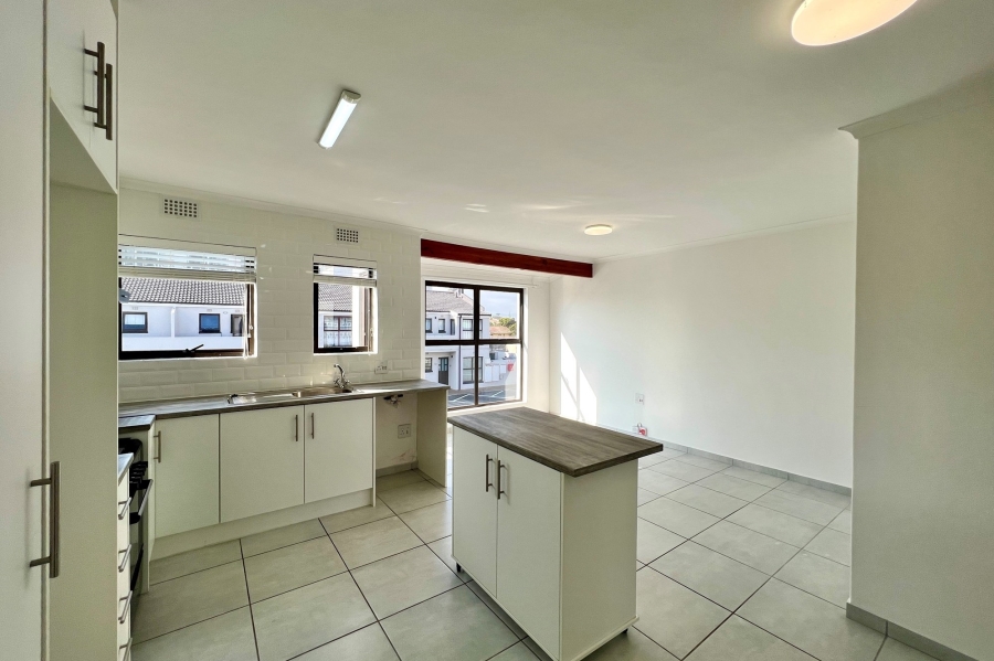 To Let 2 Bedroom Property for Rent in Bloubergrant Western Cape